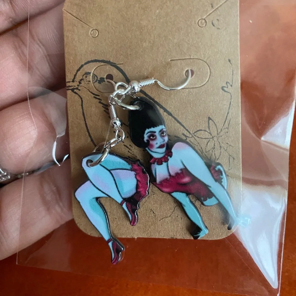 ⭐️Beetlejuice severed torso lady earrings. On sterling silver hook. - Picture 1 of 3